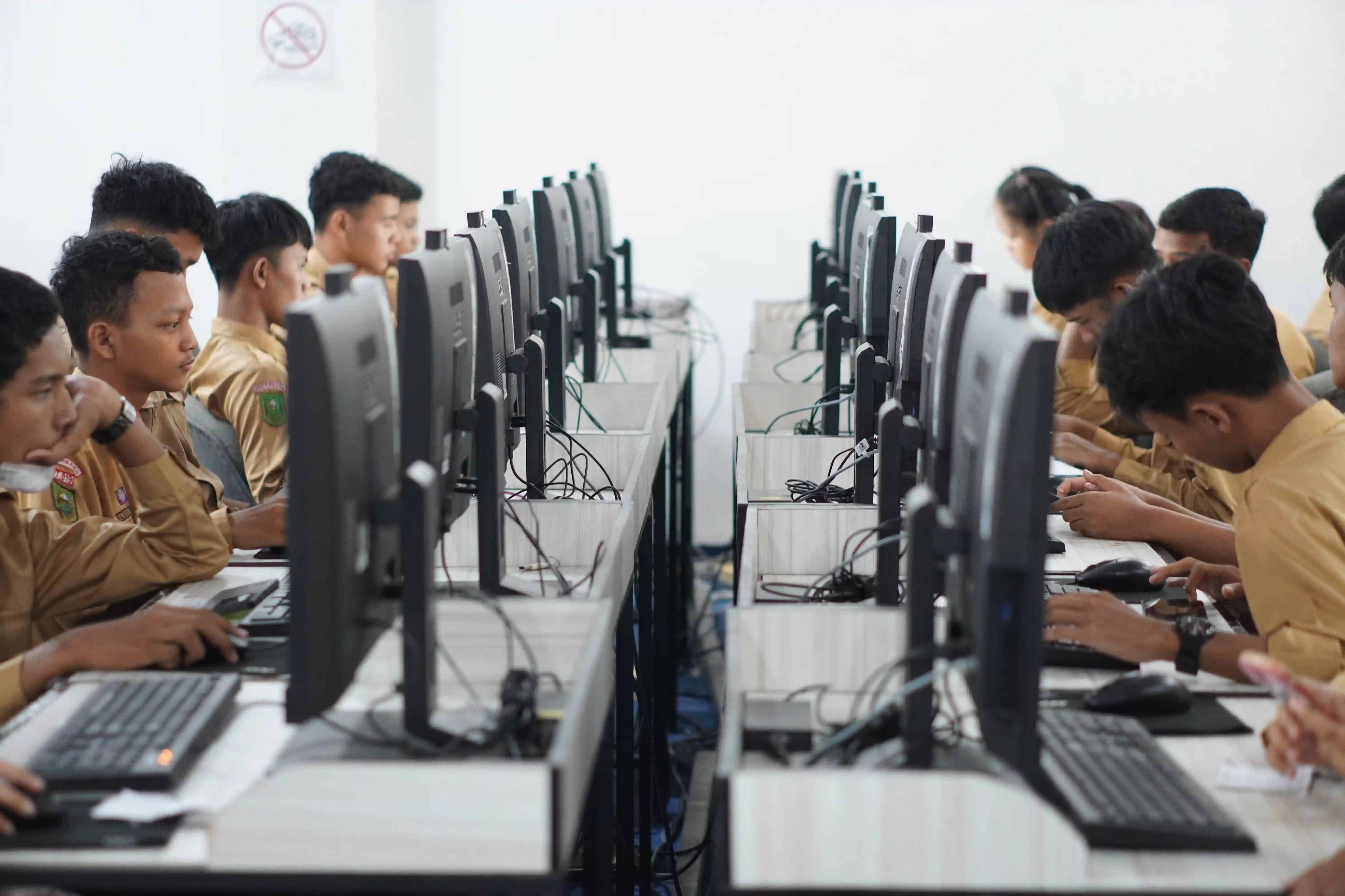 Simulasi Ujian ANBK Hari Kedua di SMK PGRI Pekanbaru Berjalan Lancar