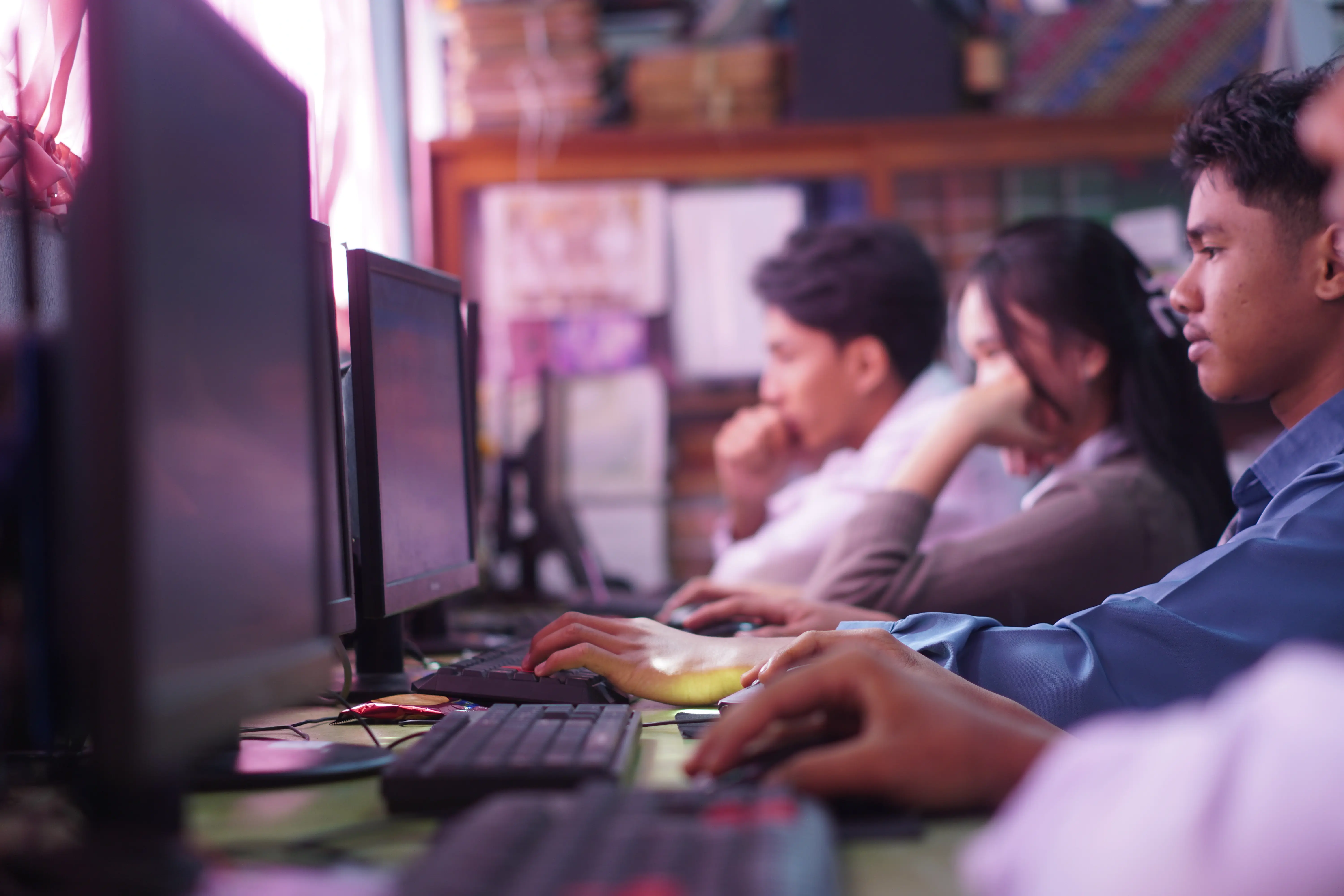 Semakin Mantap di Hari Kedua: UAS Ganjil SMK PGRI Pekanbaru Berlangsung Tertib dan Kondusif